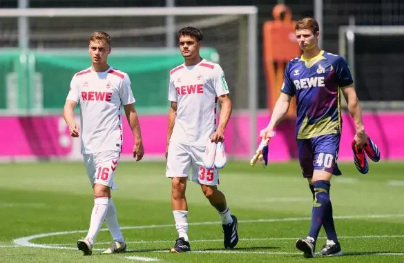 1-fc-koln-team-presentation-585x390
