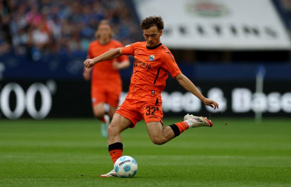 fc-schalke-04-v-sc-paderborn-07-second-bundesliga-3-585x376